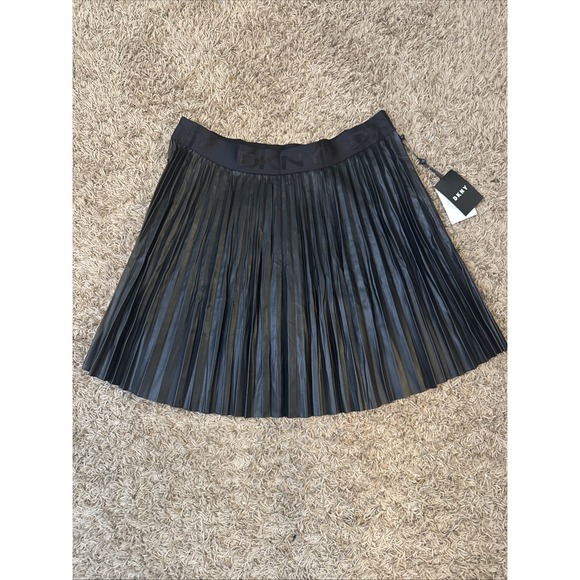 Dkny Dresses & Skirts - DKNY Black Faux Leather Pleated Skirt Women's Size XL NEW‎ With Tags MSRP $99
